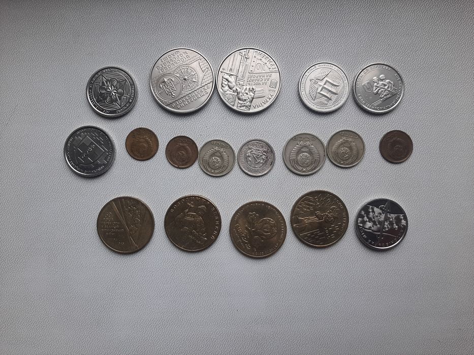 Монети.України та .