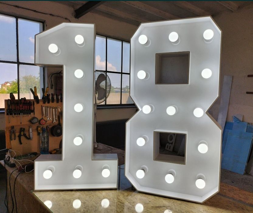 Cyfry LED 18 podświetlane