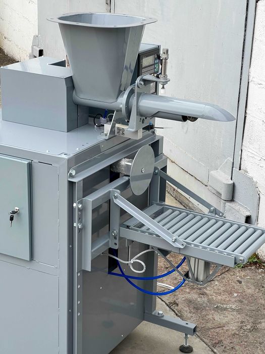 Электронный фасовочный полуавтомат (фасовка в клапанные мешки)