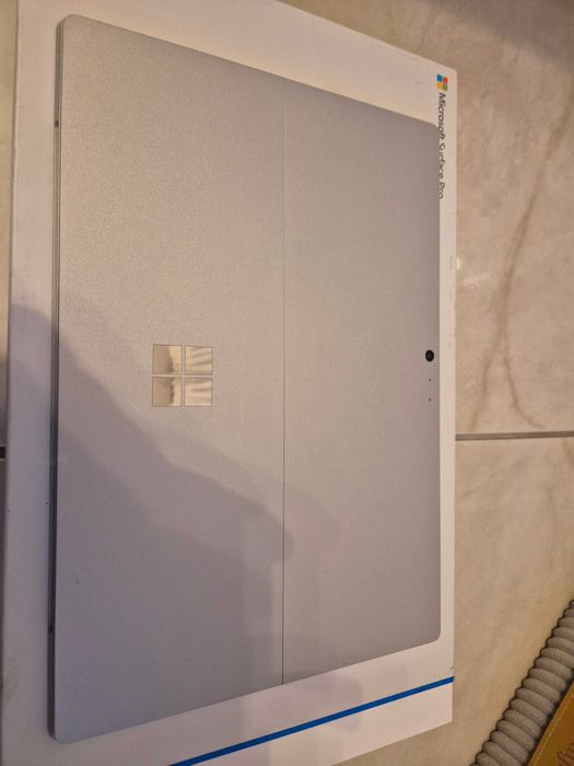 Uszkodzony - Tablet Microsoft Surface Pro 4 / 8GB RAM / 256GB SSD