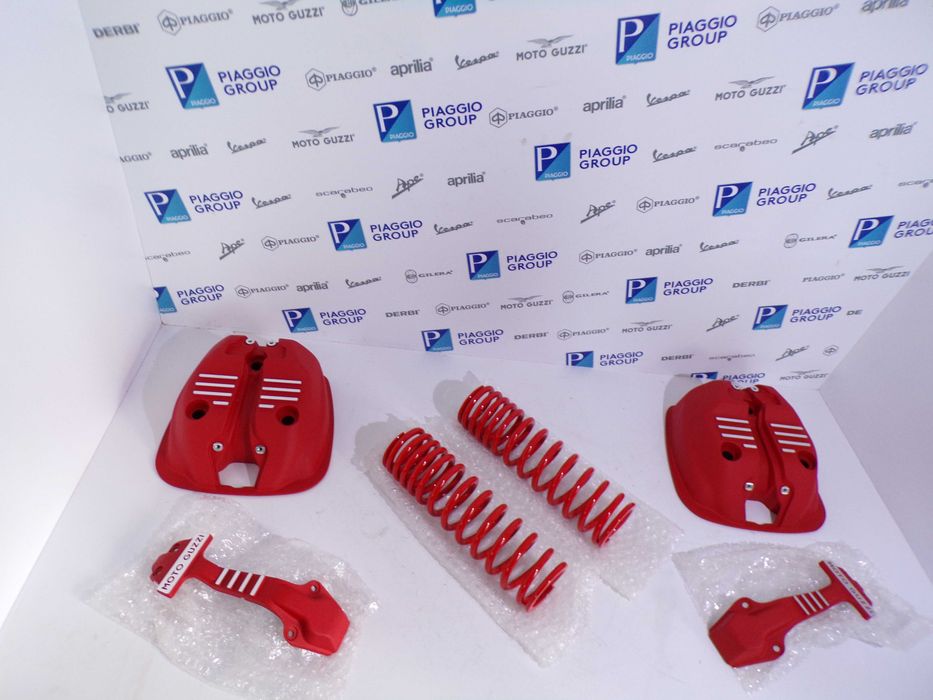 Komplet RED Carbon Moto Guzzi V7 Sprężyny Dekle Głowicy OEM.