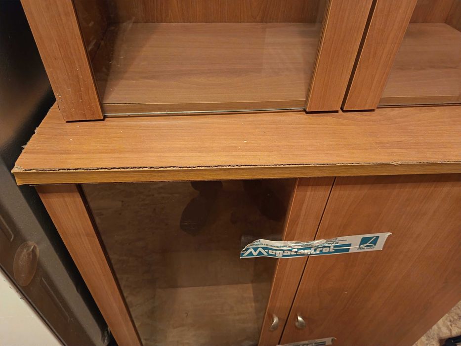 móvel vitrine com quatro portas
