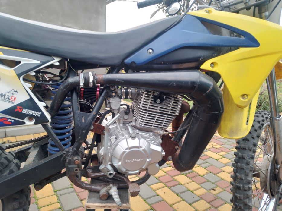 Кроссовый мотоцикл