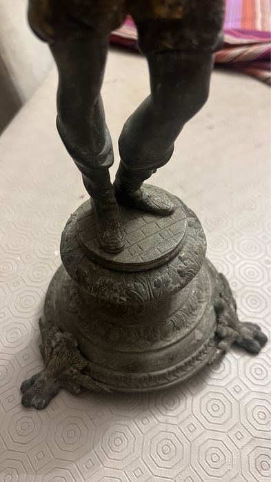 Candelabro em latão 5 lumes com Militar Soldado Romano
