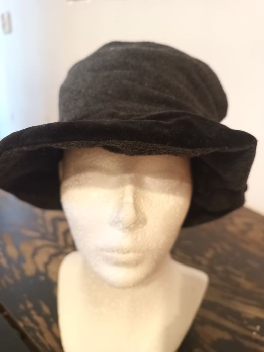 Elegancki kapelusz retro vintage z welurowym kwiatem / toczek bawełniany aksamit