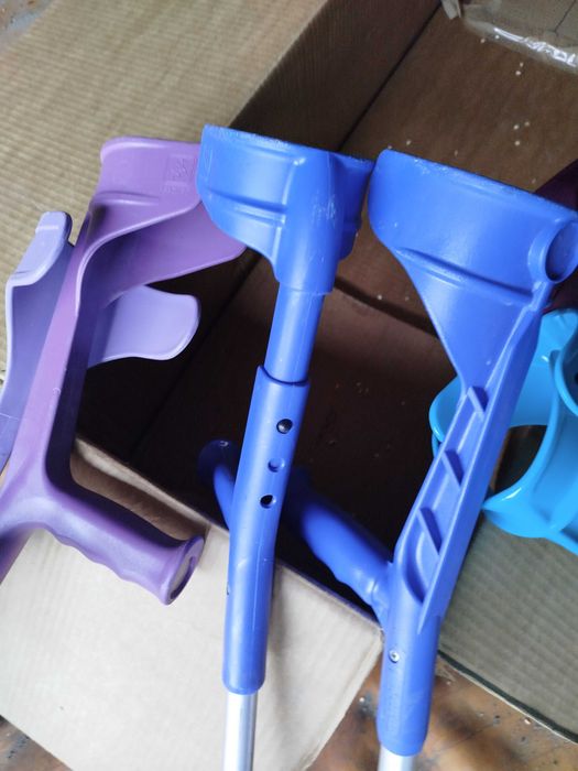 Костыли  для стариков.