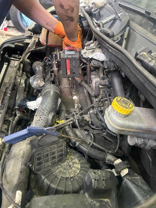 Wyciąganie zapieczonych urwanych wtryskiwaczy wtrysków świec żarowych