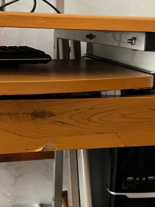 Компʼютерний стіл