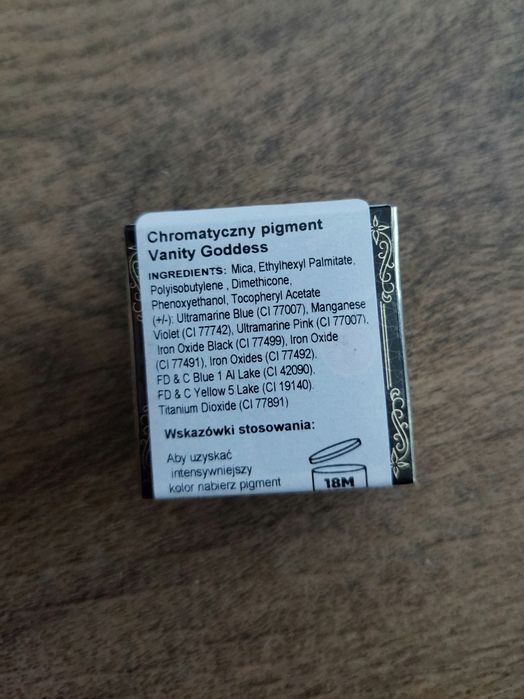 Chromatyczny pigment Vanity Goddes 105 Molten Magic J.Cat Beauty