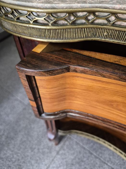 Mesa de Apoio Estilo Luís XV "En Haricot" (Formato Rim) - Pau-Santo e Madeiras Nobres.