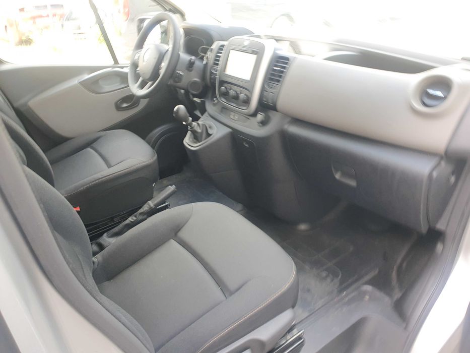 Samochód osobowy Renault Trafik