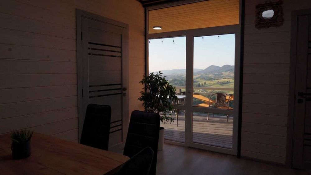 Будиночок у Карпатах