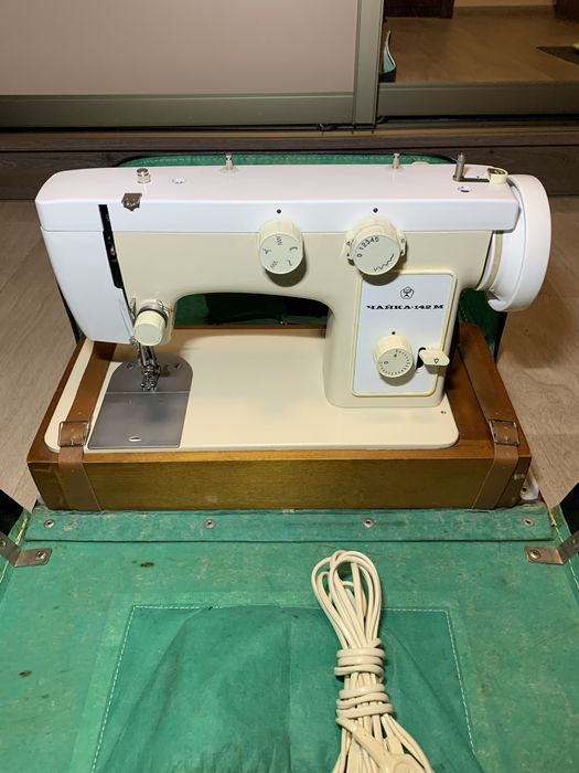 Швейная машинка ЧАЙКА 142