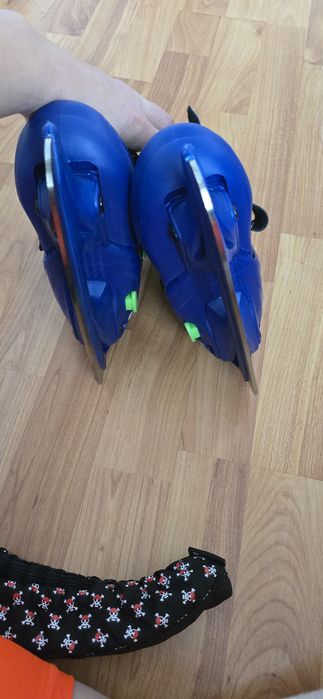 Продам коньки размер 30-33