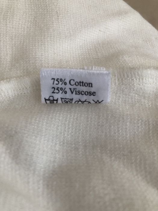 Укороченный лонгслив с вырезами от Lior