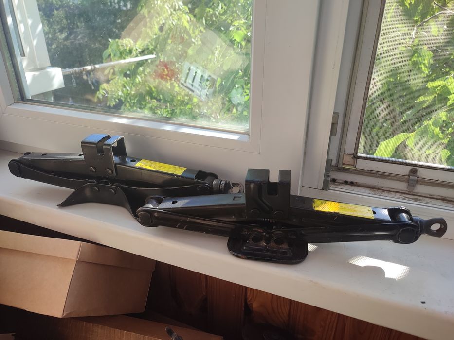 Домкрат Ford Volkswagen Hyundai Kia Mitsubishi Toyota Chevrole Fiatt