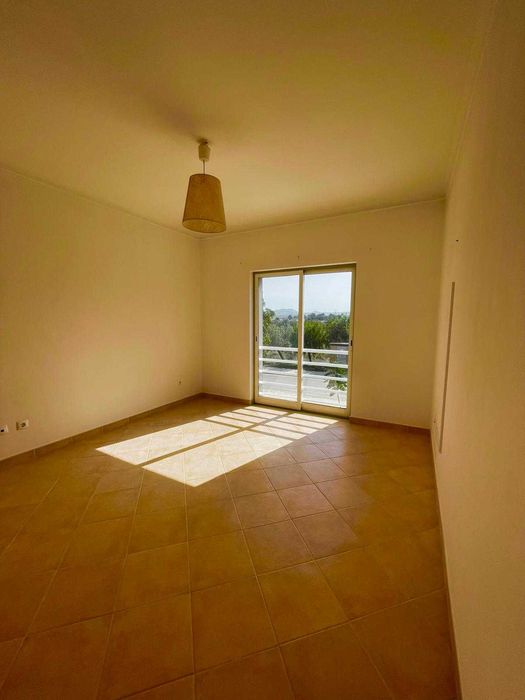 Moradia T3+1 no Pinhal Novo com Espaço Exterior e Garagem