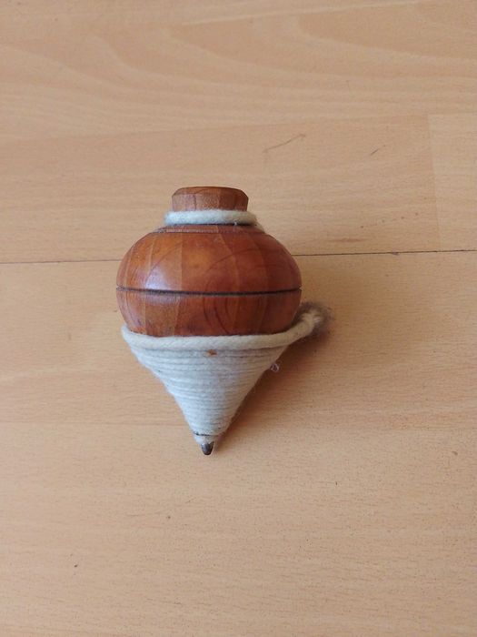 Pião de Madeira com Corda- NOVO