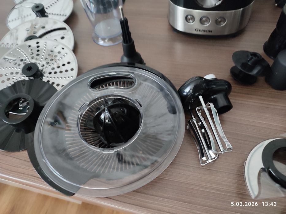 Robot kuchenny wielofunkcyjny