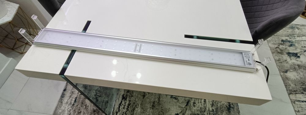 Week Aqua V900SE-K WRGB