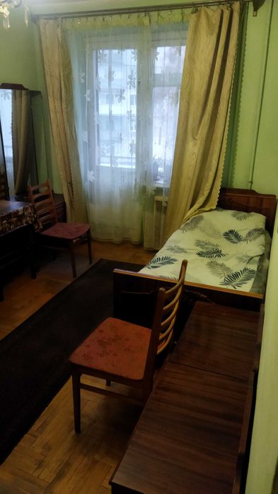 Кімната вул.Золота(р-н центру)Вільна.Може бути для 2-х.