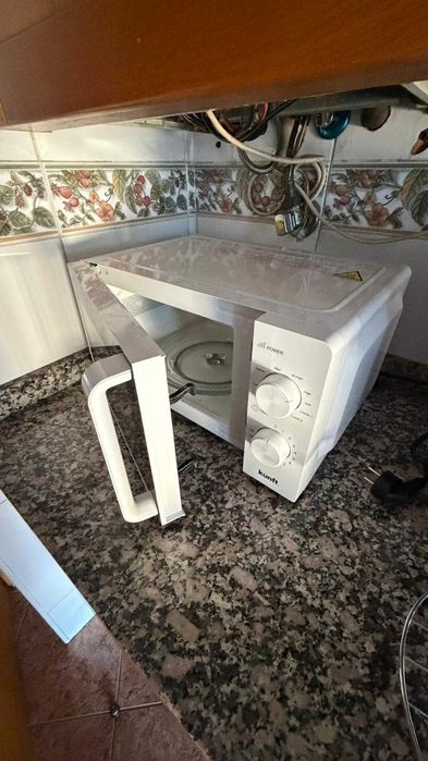 Micro-ondas Kunft com Grill 900W