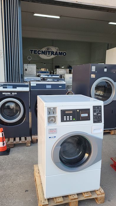 Maquina de lavar e secar self service