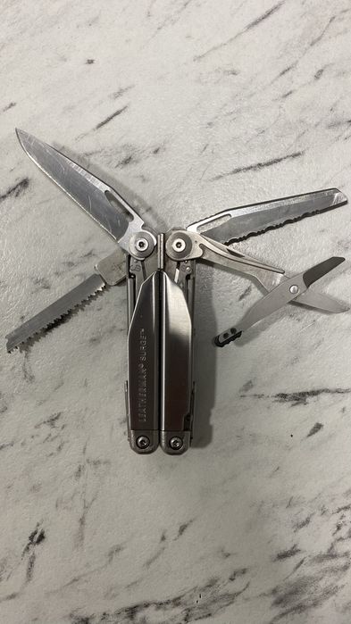 Мультитул Лезерман Сурдж