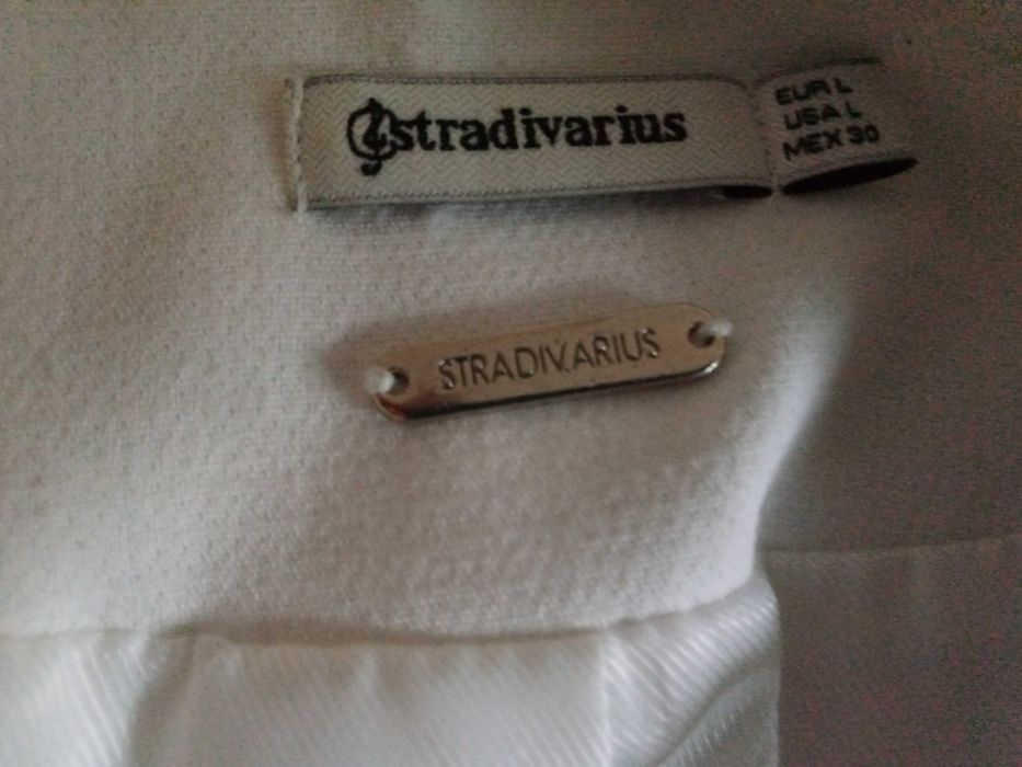 Płaszcz kremowy z paskiem