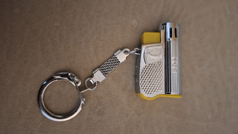 Isqueiro em forma de mini pistola