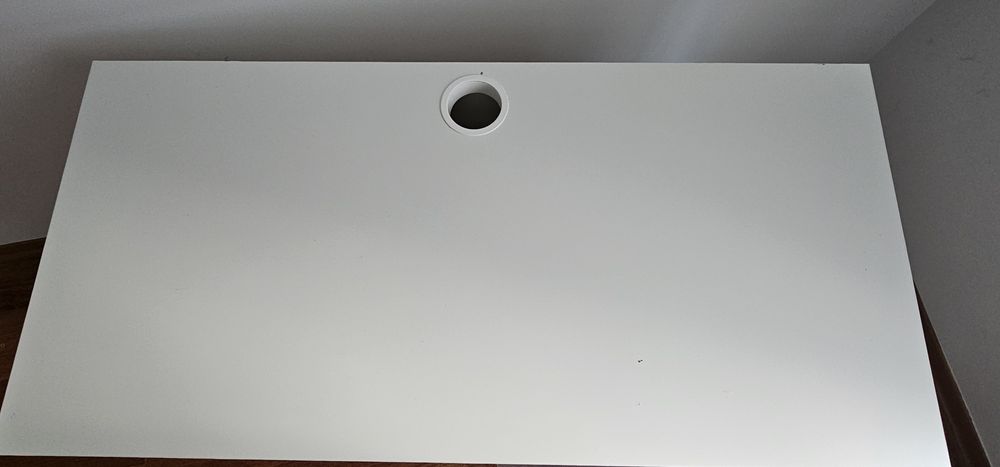 Biurko IKEA MICKE 105x50 cm białe – szuflady, szafka z półkami