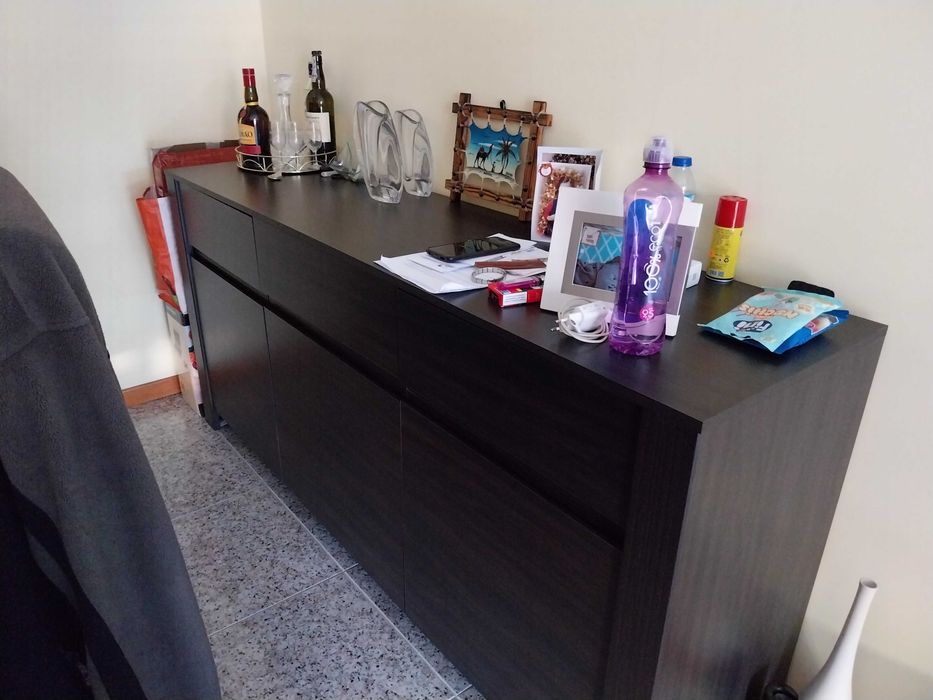 Mesa de jantar e aparador