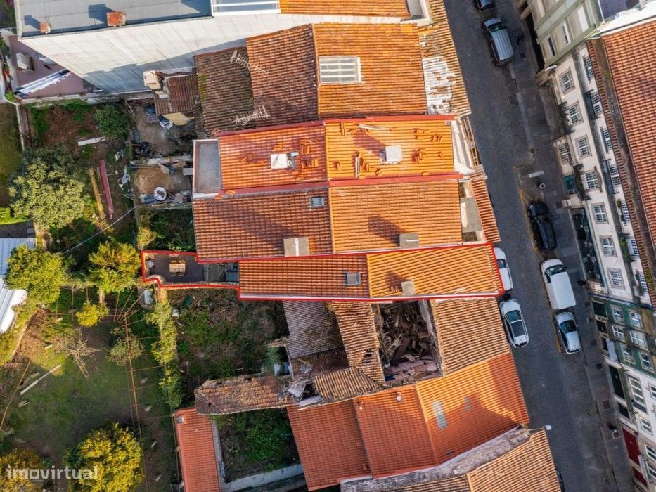 Edifício de rendimento no centro histórico de Braga - Rua de Santo ...