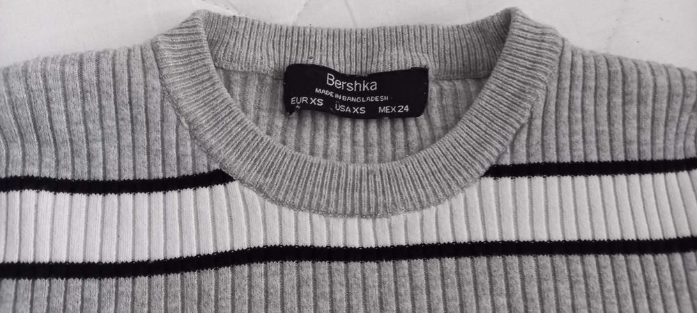sliczny sweterek bluzka bershka XS