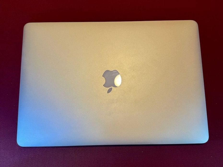 MacBook Pro ( Retina , 15 -inch , Mid 2015 )