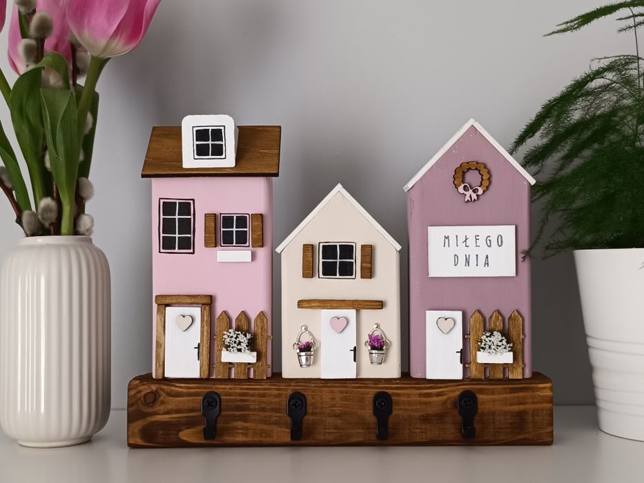 Wieszak na klucze handmade prezent domki drewniane Różowa wanilia