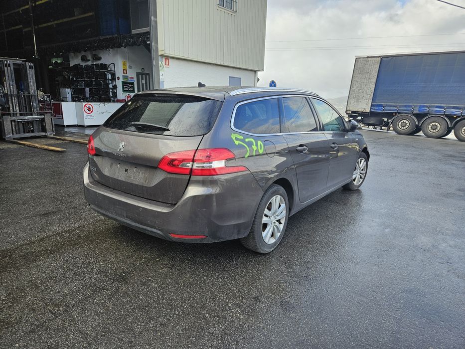 Peugeot 308 II SW 1.2 THP de 2015 para peças