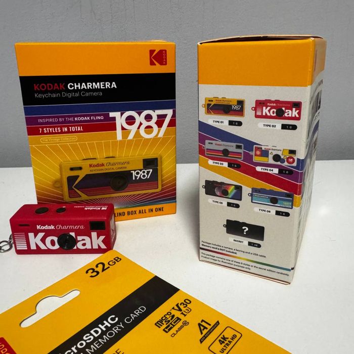 Фотокамера-брелок Kodak Charmera + 32 GB SD