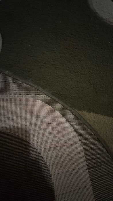 Килим в кімнату або на дачу