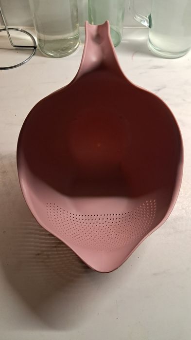 Designerski ociekacz durszlak do owoców, warzyw czy makaronów