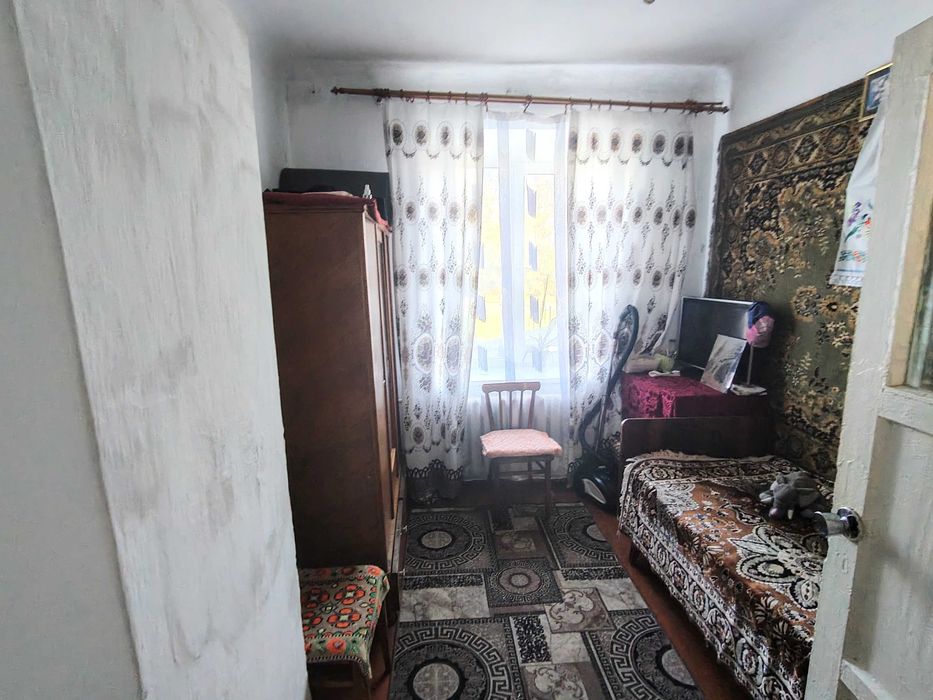 Трикімнатна квартира з автономним опаленням в районі ДЕУ