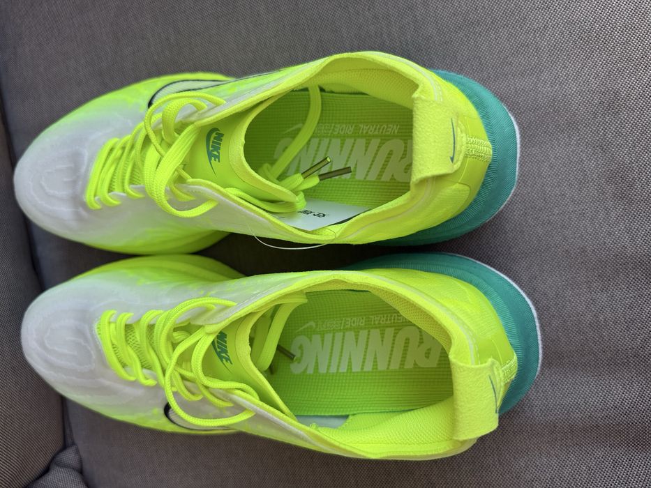 Продам нові кросівки Nike Vomero