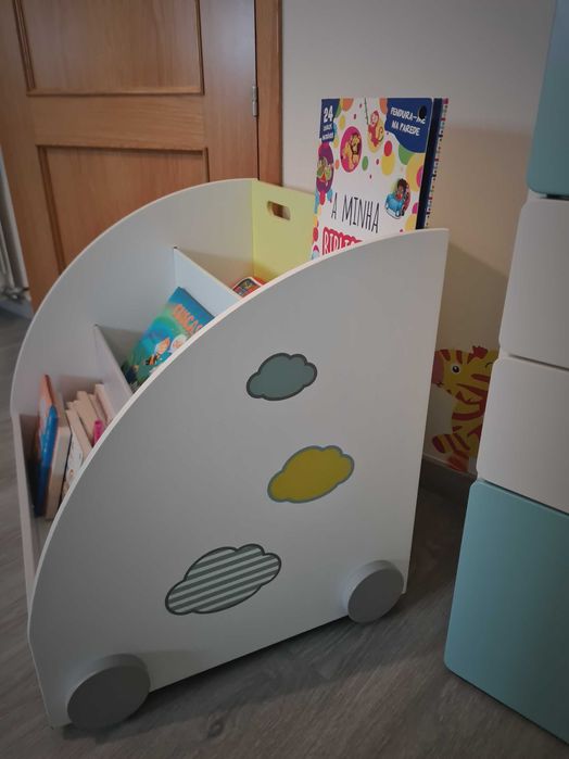 Biblioteca com rodas quarto bebé/ criança