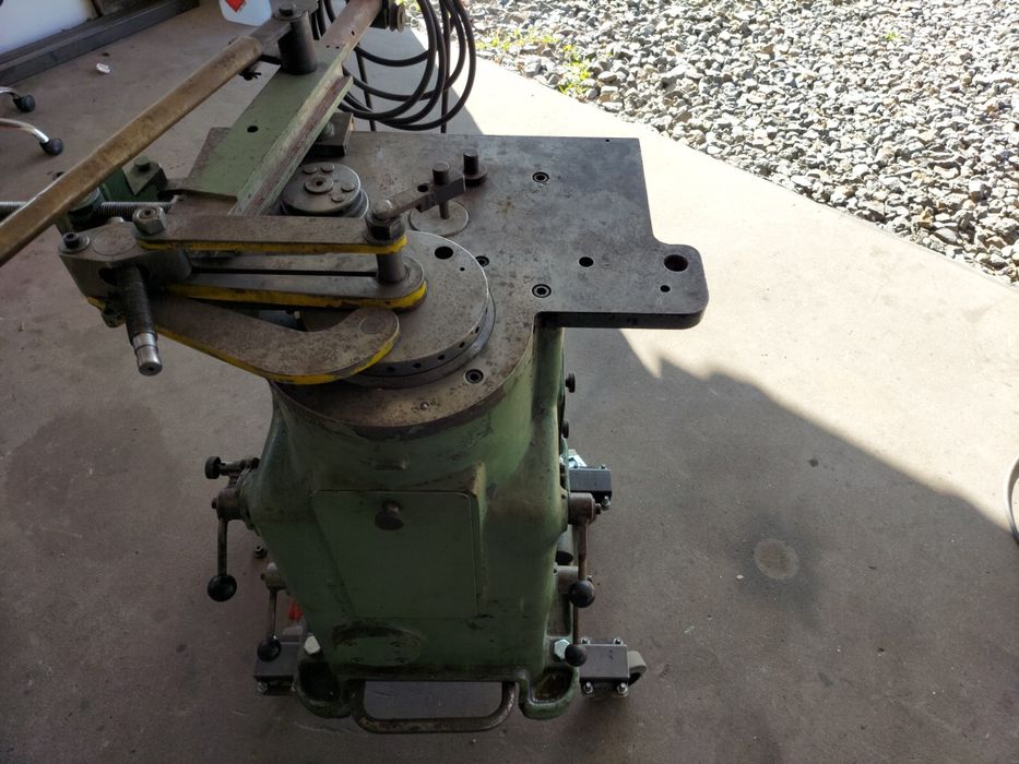 Giętarka trzpieniowa Banning