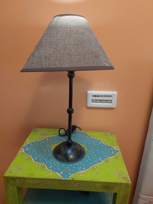 Candeeiros de mesa em metal patinado – estilo clássico | 2 unidades