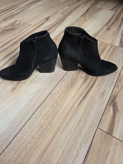 Czarne skórzane botki Ryłko 37