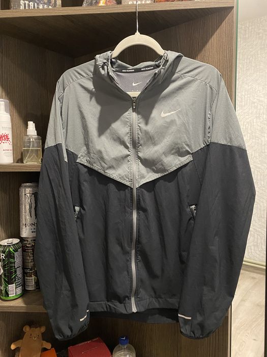 вітровка Nike  Windrunner