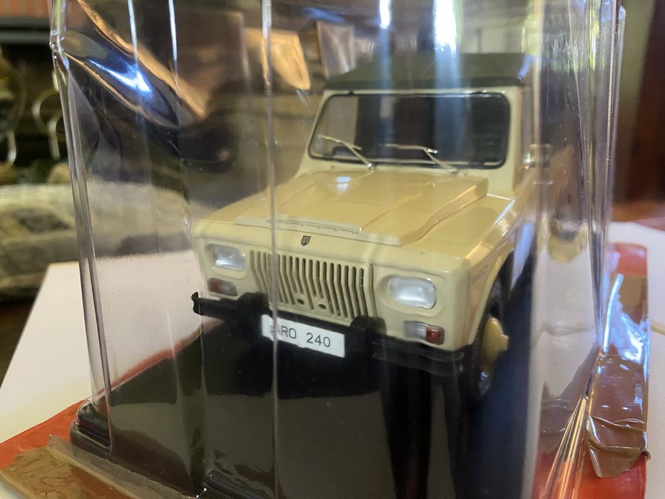 Grande ARO 240 1978 Escala 1:24 (Base do Portaro Nacional)