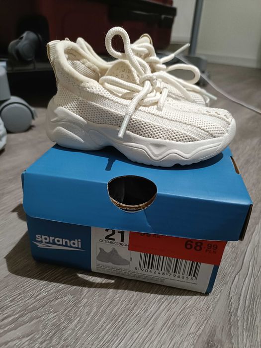 Sprzedam buty dziecięce.