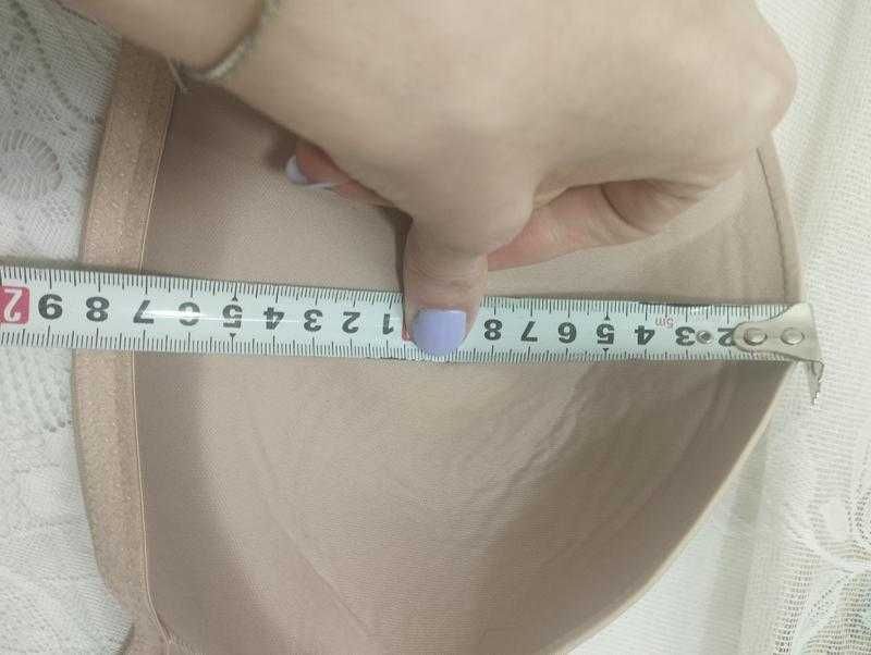 Ліф бюстгальтер без бретелей бежевий
Wonderbra